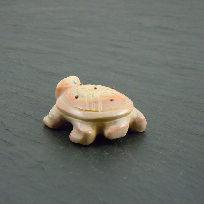 Zuni Turtle Carved By Gordon Poncho (FET528)